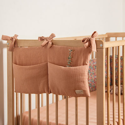 Organisateur de berceau en mousseline de coton bio rose pâle