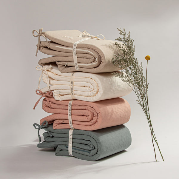 Protector de cuna liso beige en algodón de muselina orgánico