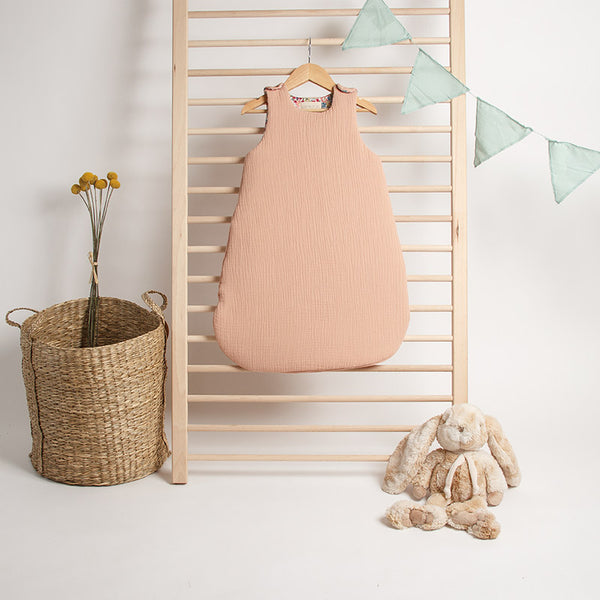 Gigoteuse rose pâle en mousseline de coton bio